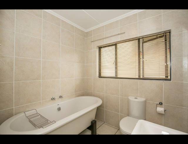 2 BEDROOM HOUSE FOR SALE IN SUNNINGHILL